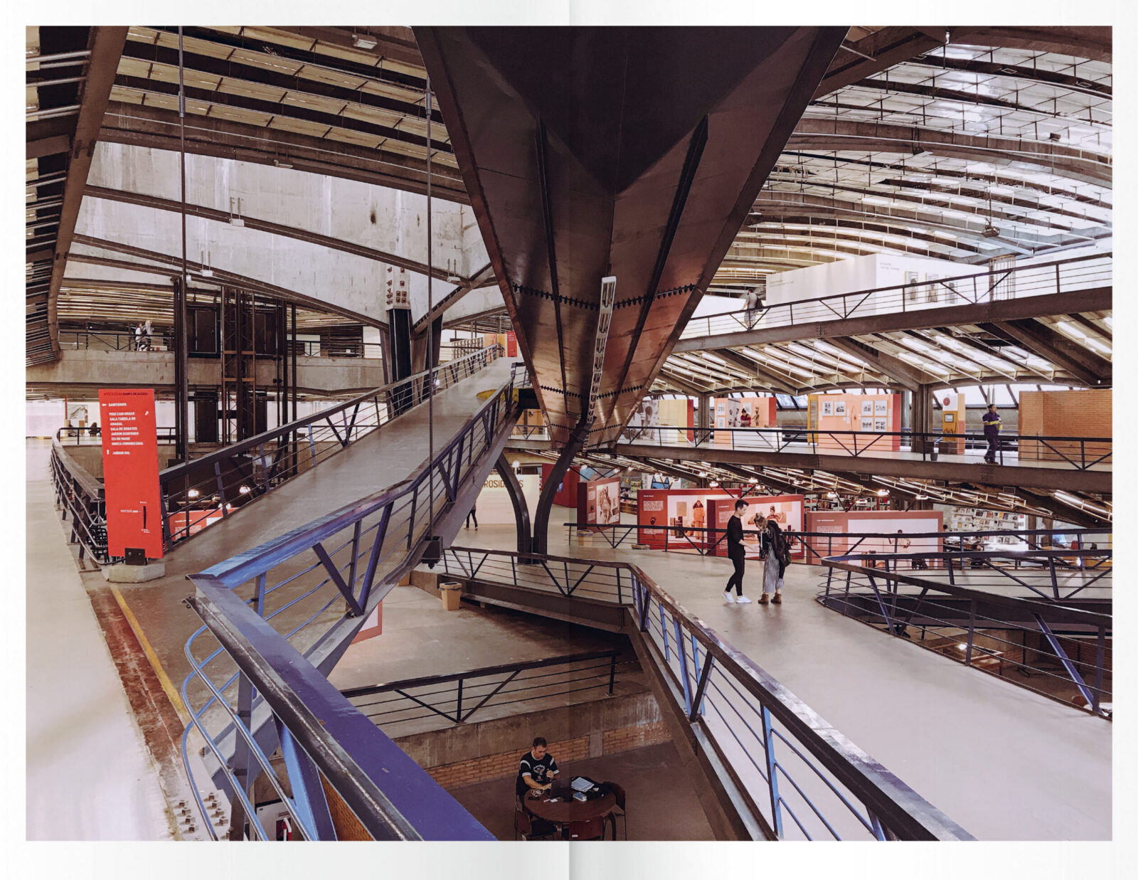 Täglich. Warum wir Öffentlichkeit, öffentlichen Raum und öffentliche Gebäude brauchen / Why we need the public, public space and public buildings. – Bild 3